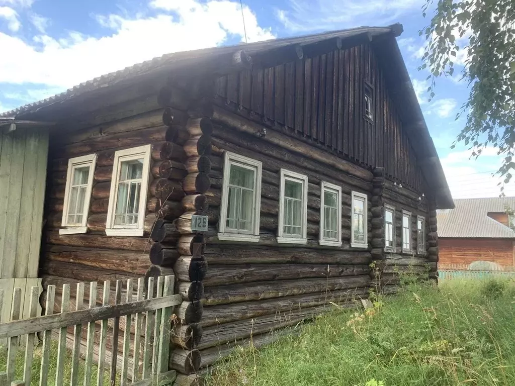 Дом в Архангельская область, Лешуконский муниципальный округ, с. ... - Фото 0