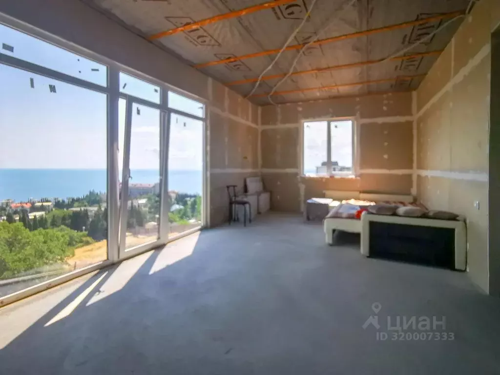 Дом в Крым, Алушта ул. Сергеева-Ценского (180 м) - Фото 1