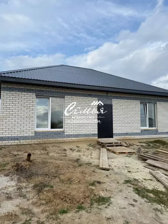 Дом в Тюменская область, Заводоуковск ул. Архитекторов (94 м) - Фото 1