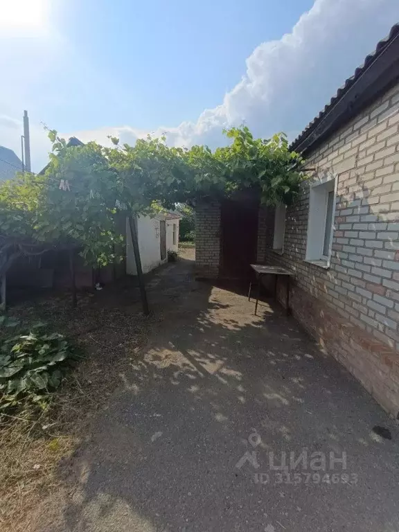Дом в Оренбургская область, Орск пос. Вокзальный, ул. Паровозников (60 ... - Фото 1