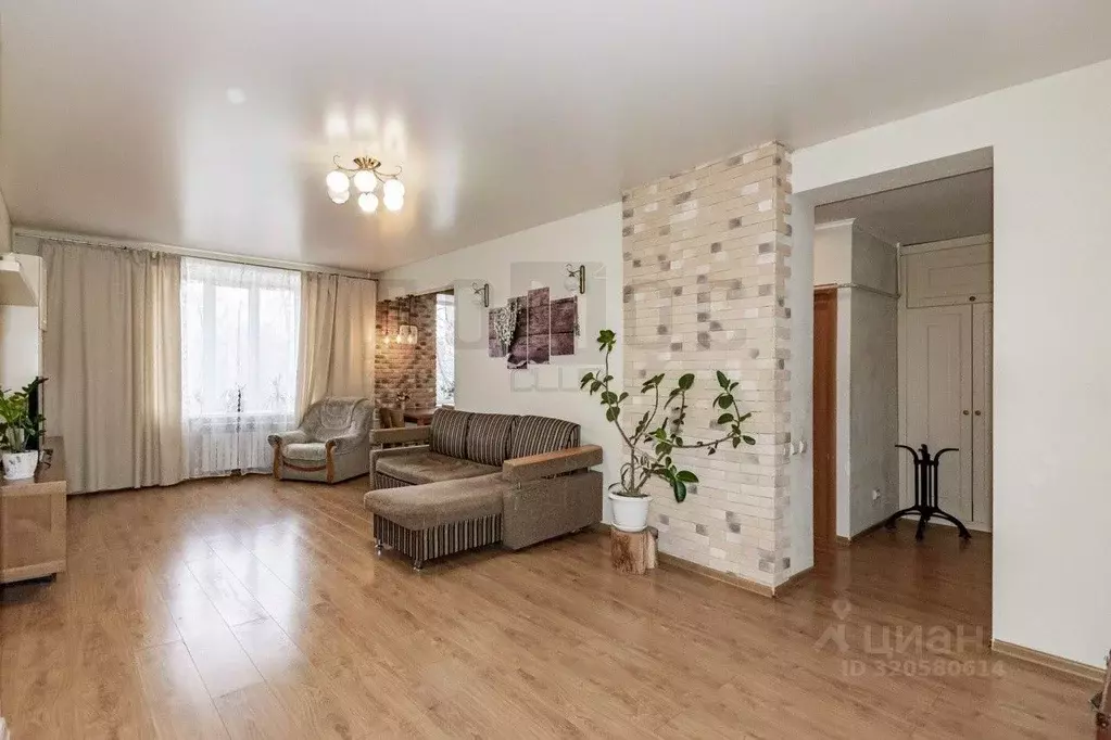 3-к кв. Свердловская область, Екатеринбург ул. Машиностроителей, 10 ... - Фото 1