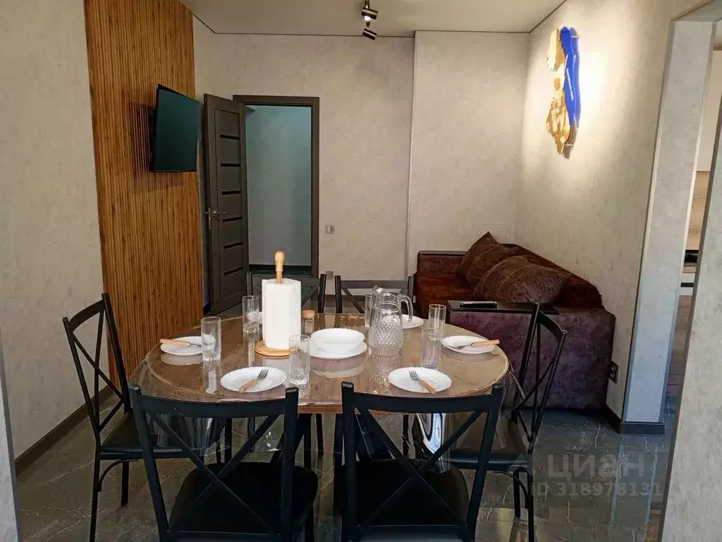3-к кв. Дагестан, Каспийск ул. Зейнудина Батманова, 18 (75.0 м) - Фото 0