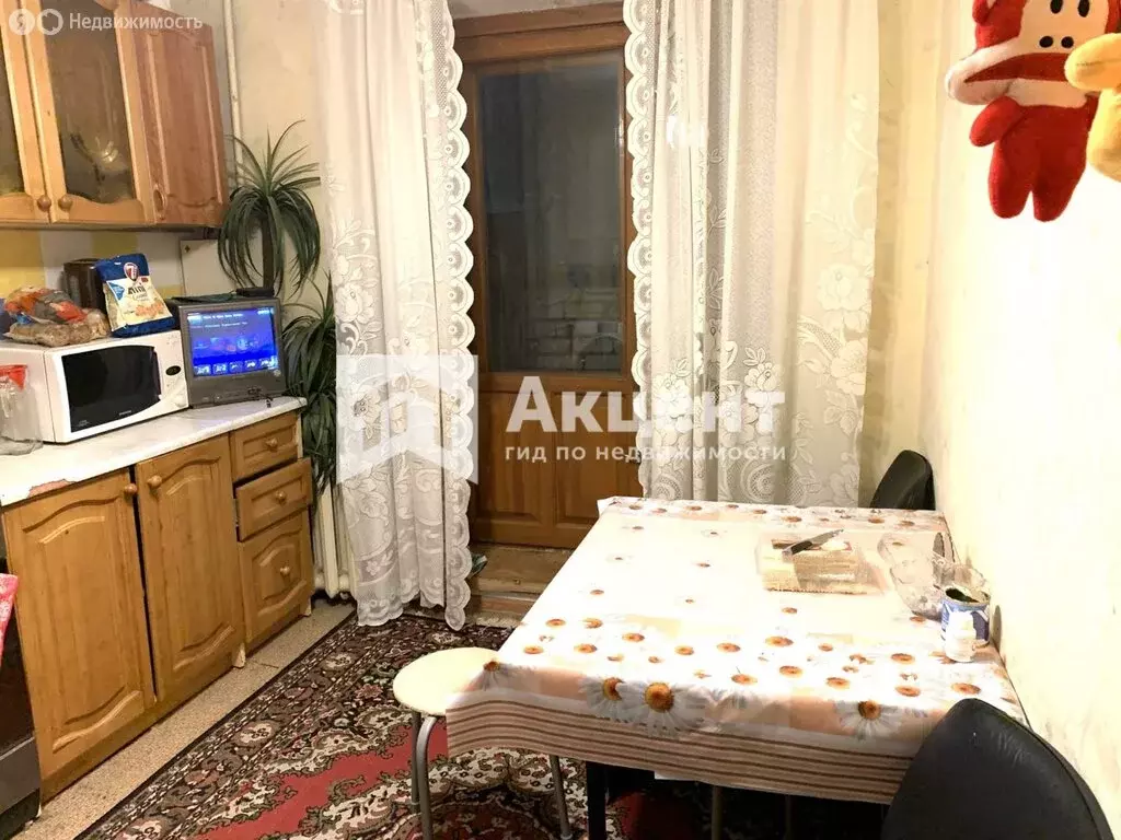 3-комнатная квартира: Иваново, улица Генерала Хлебникова, 8 (65.9 м) - Фото 1