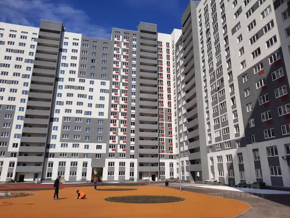 3-к кв. Оренбургская область, Оренбург ул. Автомобилистов, 15 (90.0 м) - Фото 0