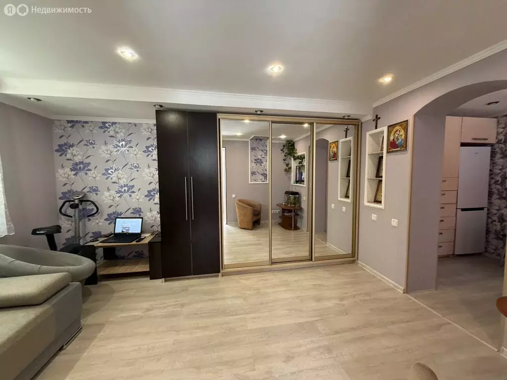 3-комнатная квартира: Кореиз, Южная улица, 24 (98 м) - Фото 0