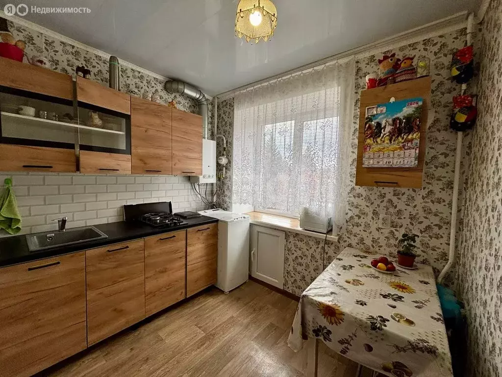 3-комнатная квартира: Стерлитамак, Локомотивная улица, 8 (60.7 м) - Фото 1