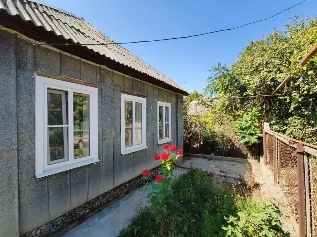 Дом в Краснодарский край, Лабинск ул. Жуковского, 8 (40 м) - Фото 0