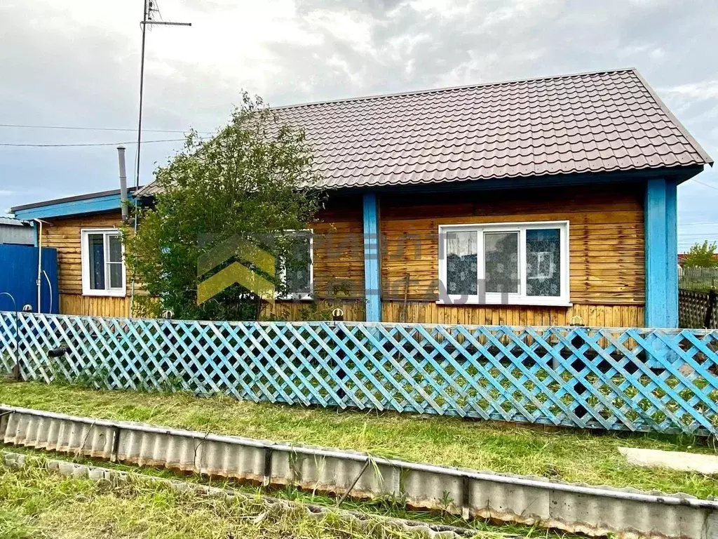 Дом в Омская область, Любинский рп ул. Кирова, 103 (65 м) - Фото 1