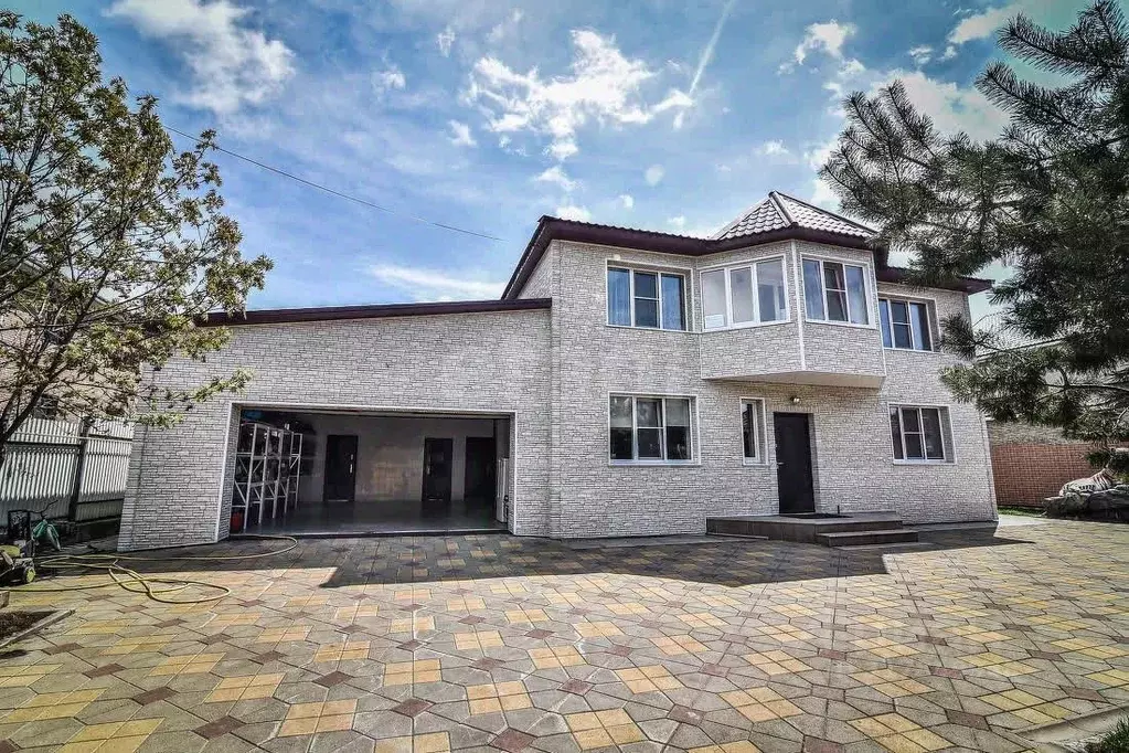 Дом в Сахалинская область, Южно-Сахалинск Ветеранская ул., 27 (300 м) - Фото 1