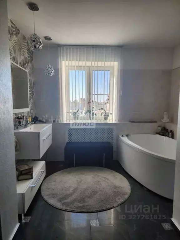 3-к кв. Липецкая область, Липецк ул. И.В. Свиридова, 18 (83.0 м) - Фото 1