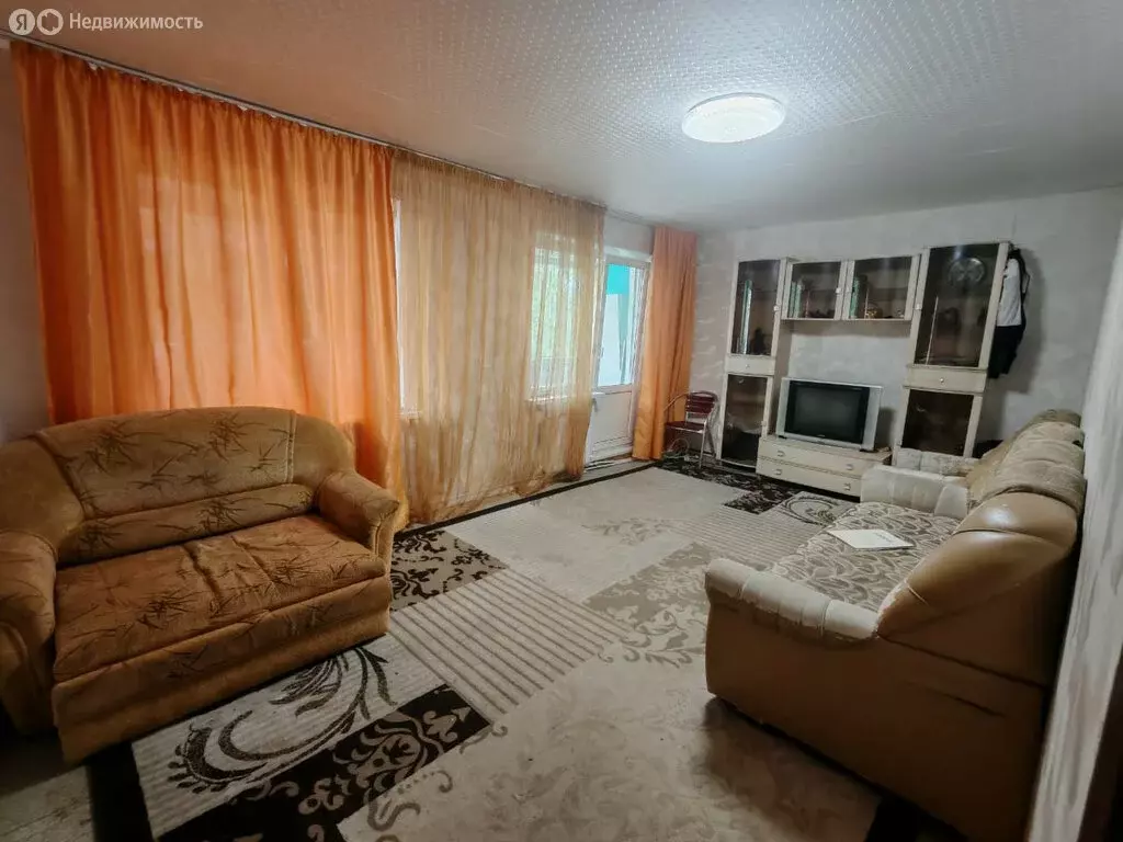 2-комнатная квартира: село Калмаш, улица Зуфара Галиева, 22 (57.4 м) - Фото 1