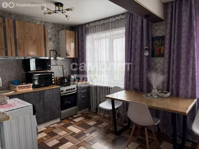 3-комнатная квартира: Бийск, улица имени Героя Советского Союза ... - Фото 1