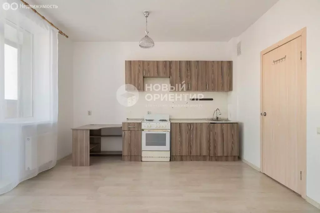 Квартира-студия: Екатеринбург, улица Евгения Савкова, 8 (29.7 м) - Фото 2