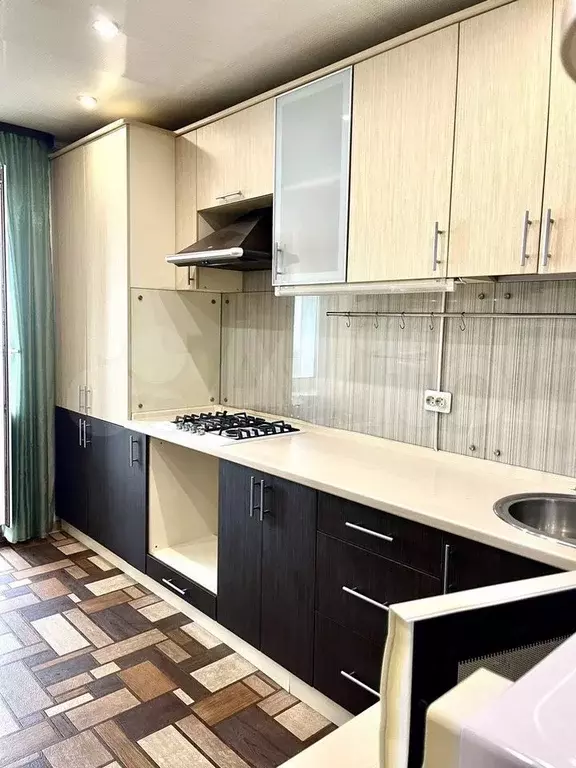 1-к. квартира, 45 м, 4/10 эт. - Фото 0
