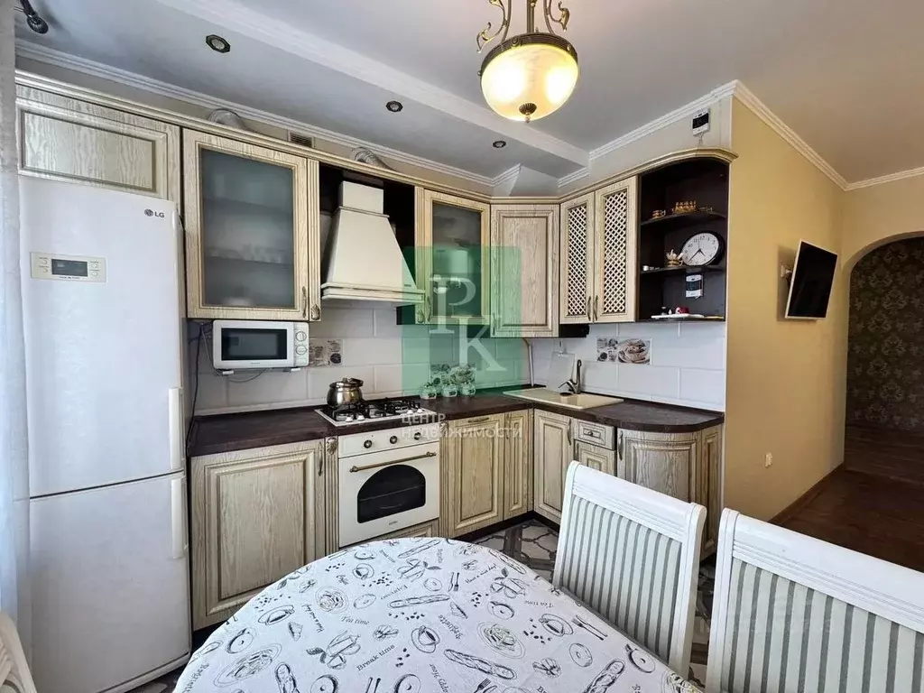 3-к кв. Севастополь ул. Большая Морская, 26 (67.4 м) - Фото 2