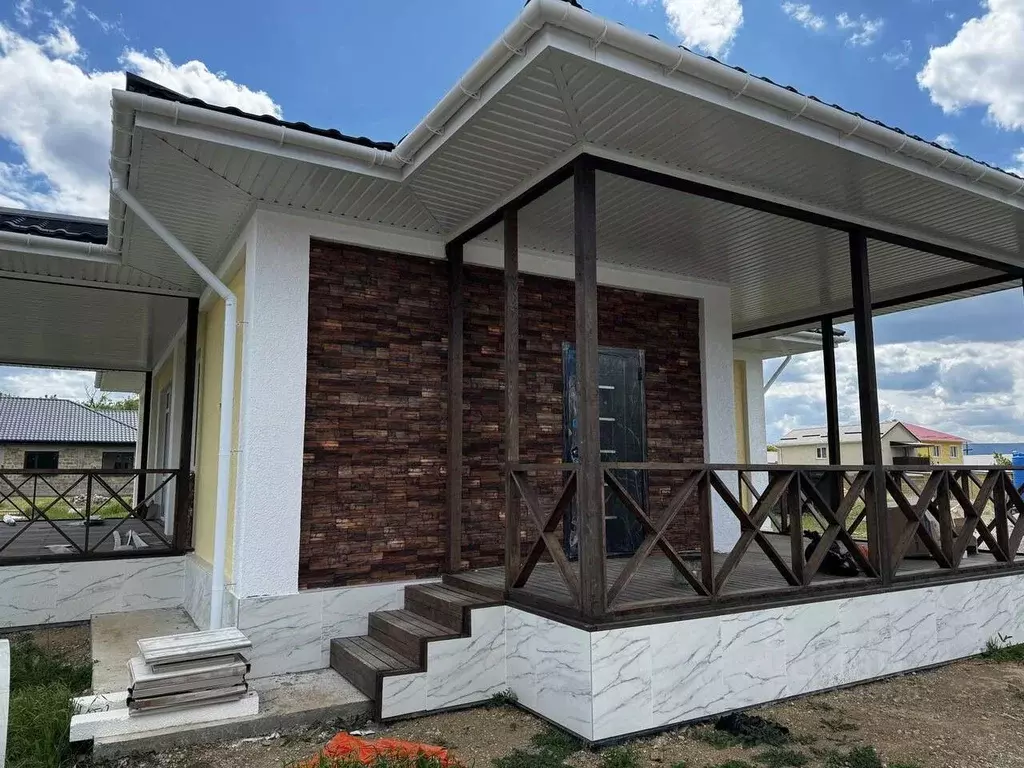 Дом в Крым, Симферопольский район, Добровское с/пос, с. Заречное ул. ... - Фото 1