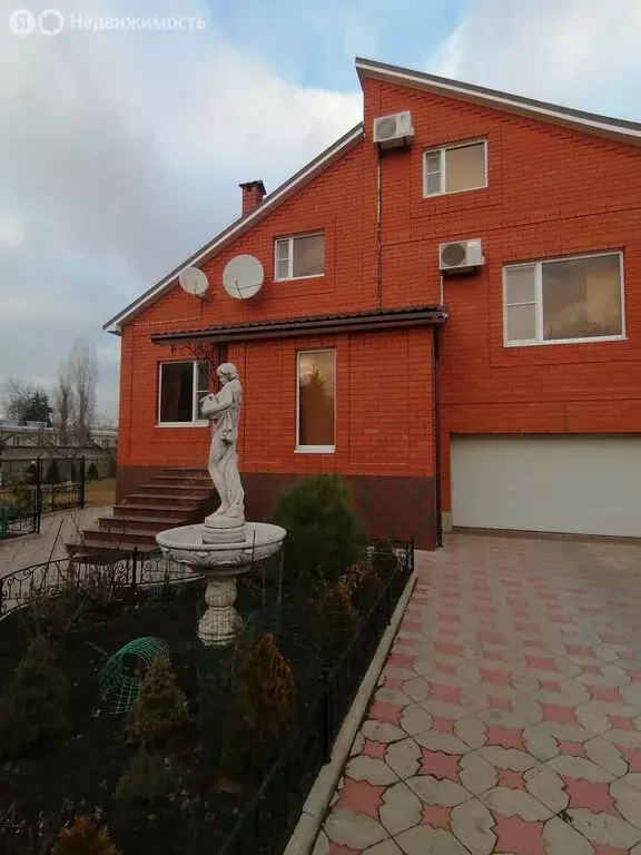 Дом в Ейск, Ясенская улица (206 м) - Фото 1