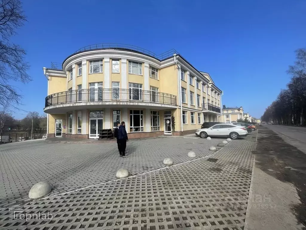 Торговая площадь в Санкт-Петербург, Санкт-Петербург, Петергоф ... - Фото 1