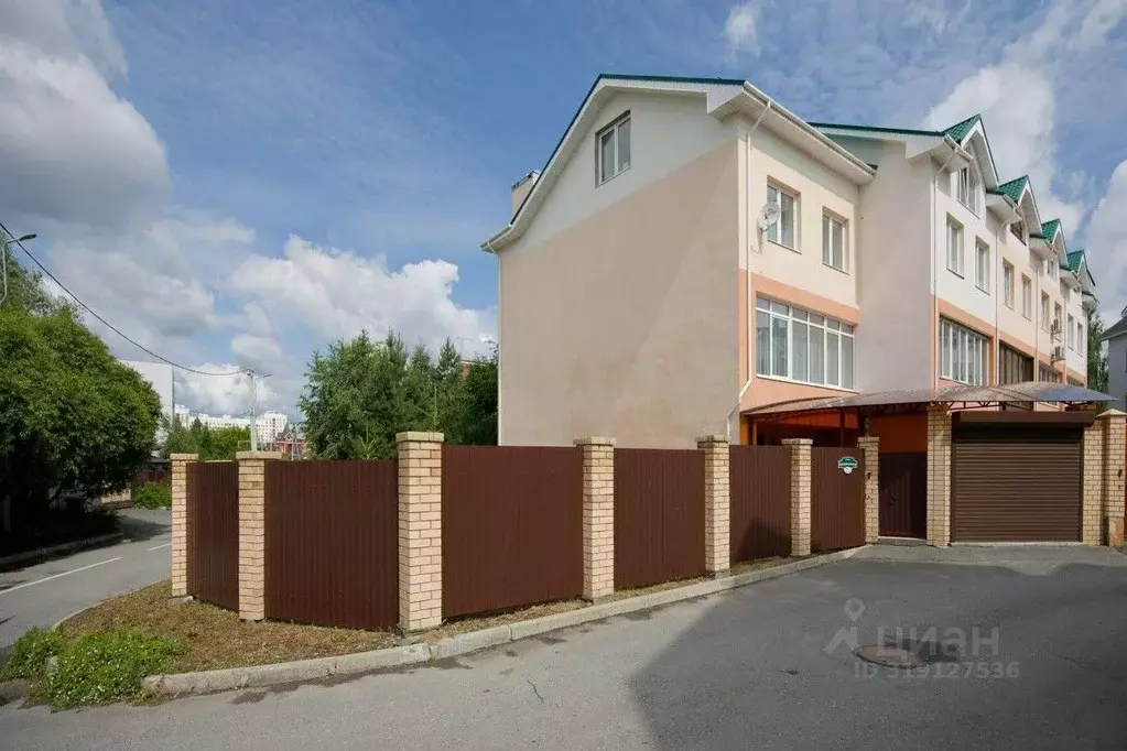 Дом в Свердловская область, Екатеринбург ул. Колокольная, 29 (234 м) - Фото 1