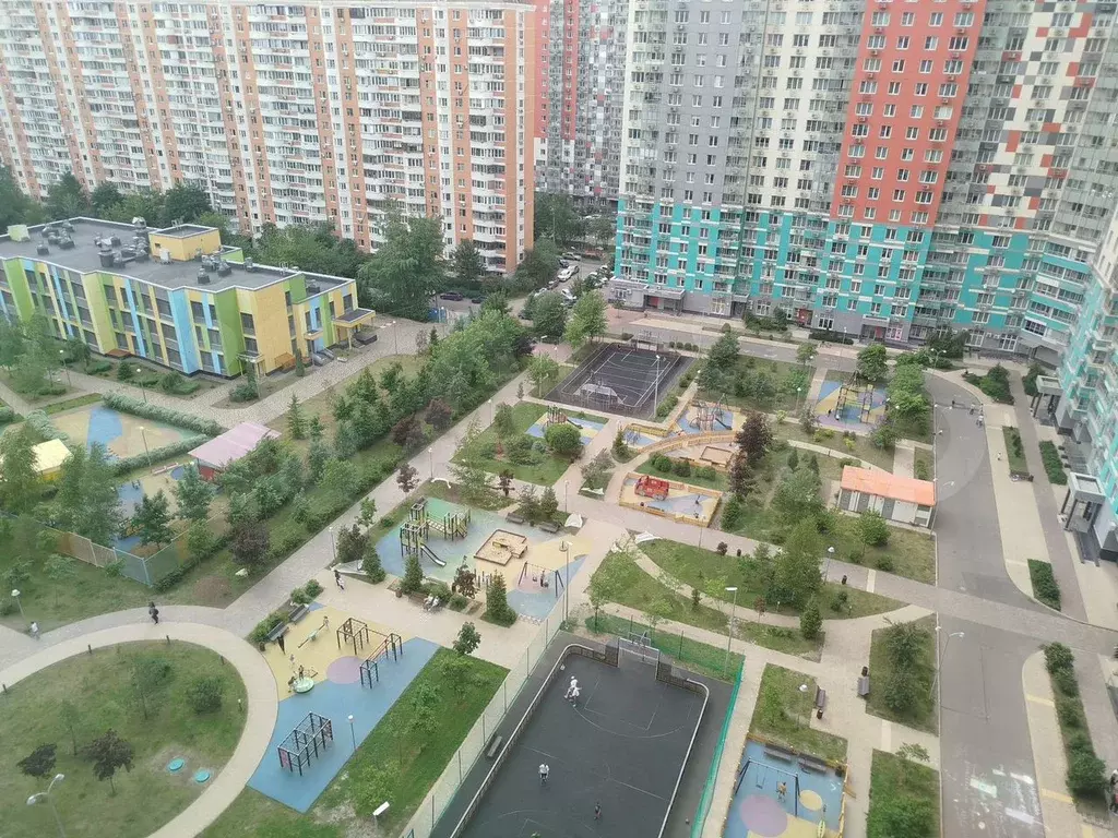 Доля в 3-к. квартире, 84 м, 15/25 эт. - Фото 1