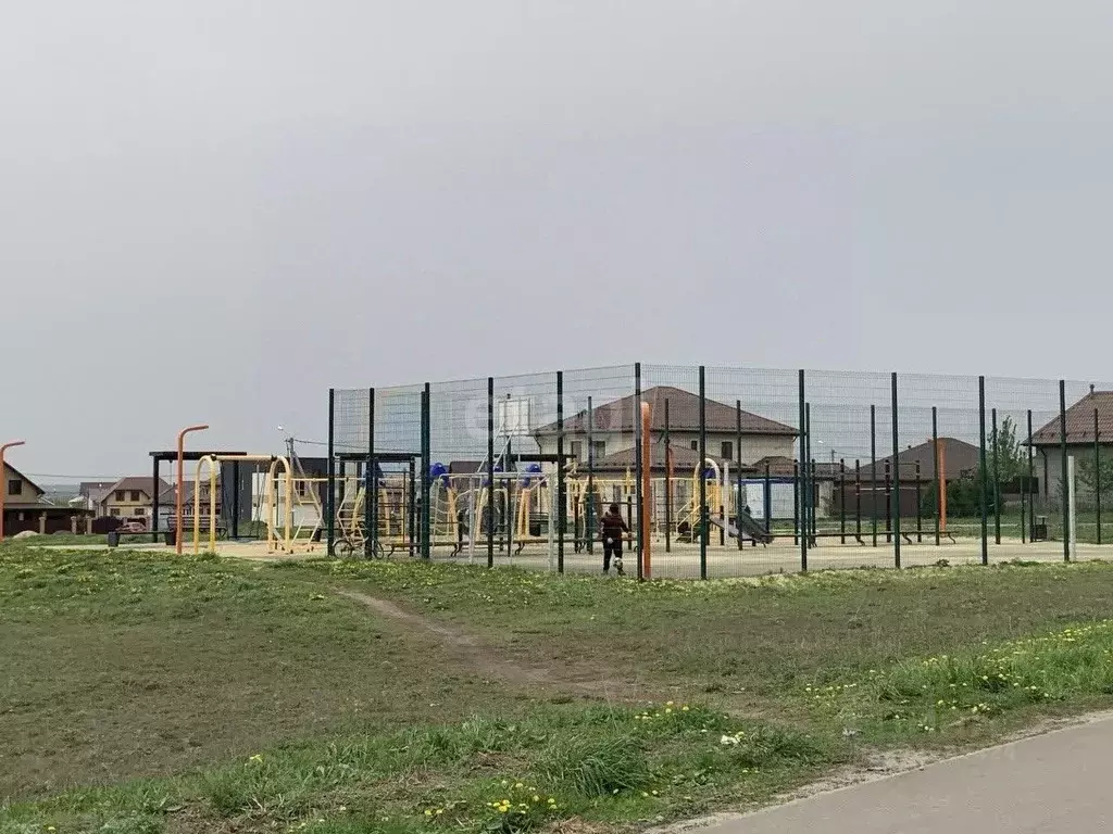 Дом в Белгородская область, Старый Оскол просп. Александра Невского, ... - Фото 1
