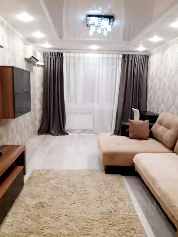 2-к кв. Волгоградская область, Волгоград ул. 8-й Воздушной Армии, 15А ... - Фото 1