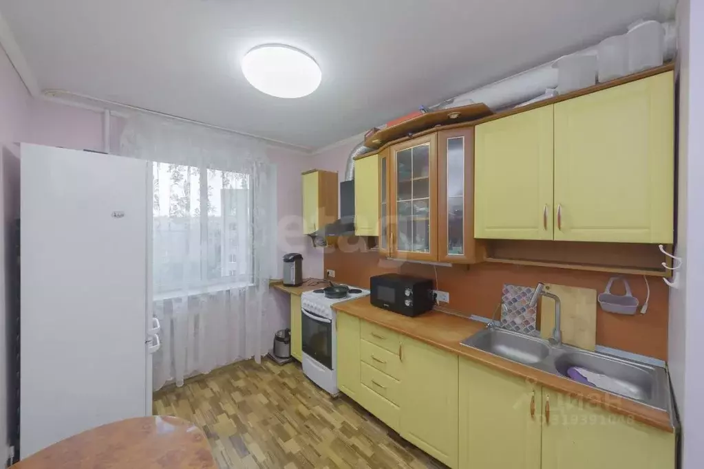3-к кв. Тюменская область, Тюмень ул. Мельникайте, 135 (65.8 м) - Фото 0