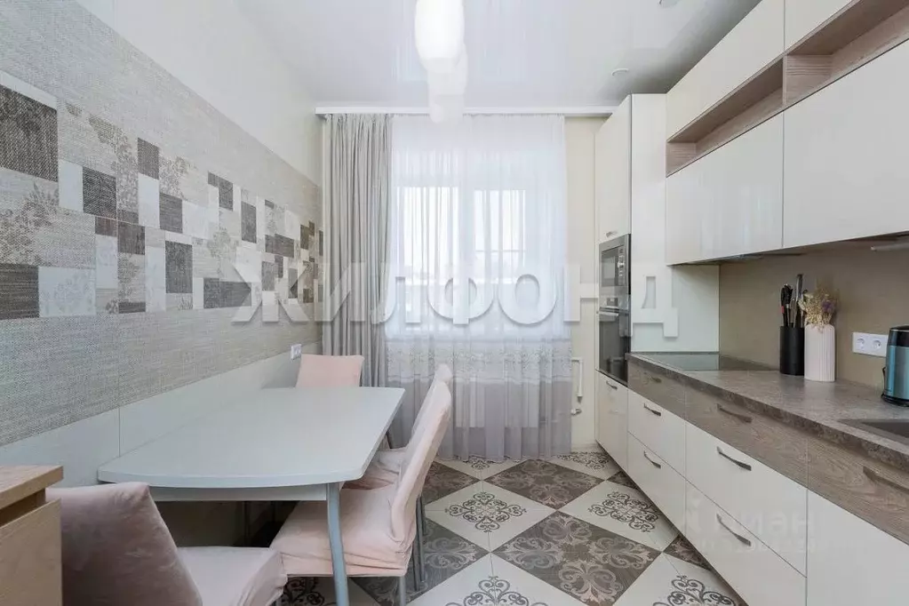 2-к кв. Новосибирская область, Новосибирск ул. Менделеева, 11 (70.3 м) - Фото 0
