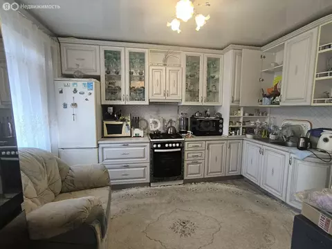 3-комнатная квартира: Энгельс, улица Тельмана, 23А (80 м)