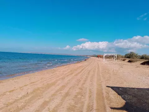 Участок в Крым, Ленинский район, Белинское с/пос, с. Новоотрадное ул. ...