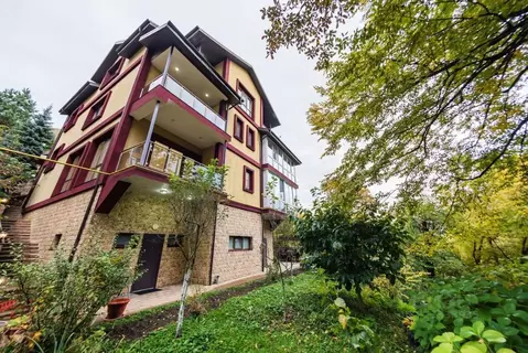 Дом в Краснодарский край, Сочи Красная Поляна пгт, ул. Защитников ...