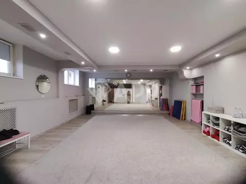 Помещение свободного назначения в Краснодарский край, Краснодар ул. ...