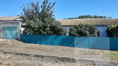 Дом в Волгоградская область, Камышинский район, Мичуринское с/пос, ...