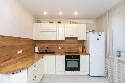 2-к кв. Тюменская область, Тюмень ул. Избышева, 8 (65.4 м)