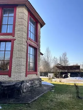 Дом в Ленинградская область, Выборгский район, Рощино пгт ул. Топкова ...