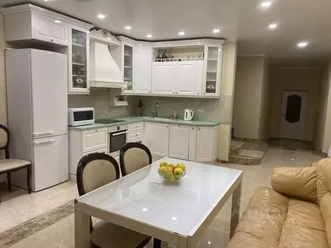 Дом в Московская область, Химки Серебряные Родники кп, 15 (250 м)