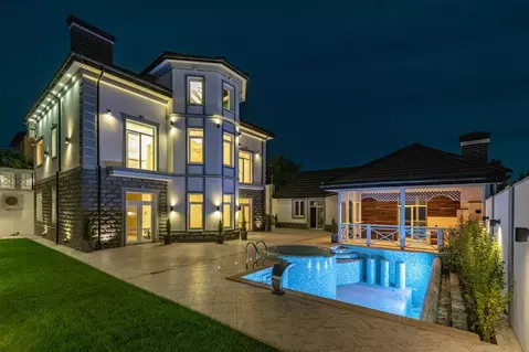 Коттедж в Севастополь ул. Тендровская, 87 (425 м)