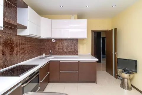 2-к кв. Тюменская область, Тюмень ул. Муравленко, 13 (55.8 м)