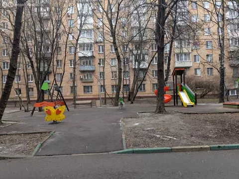 3-комнатная квартира: Москва, улица Маршала Бирюзова, 9 (56 м)