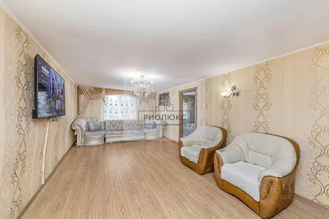 Дом в Челябинская область, Челябинск Речная ул., 4 (160 м)