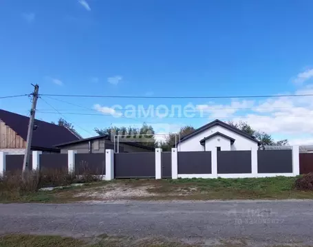 Дом в Пензенская область, Кузнецкий район, с. Каменка Озерная ул. (70 ...