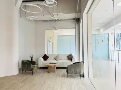 Офис в Санкт-Петербург просп. Лахтинский, 85к2 (275 м)