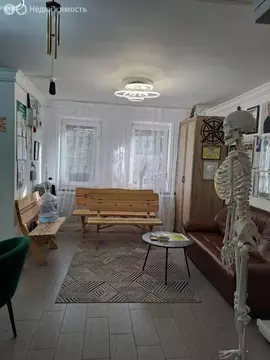 Торговая площадь (149.7 м)