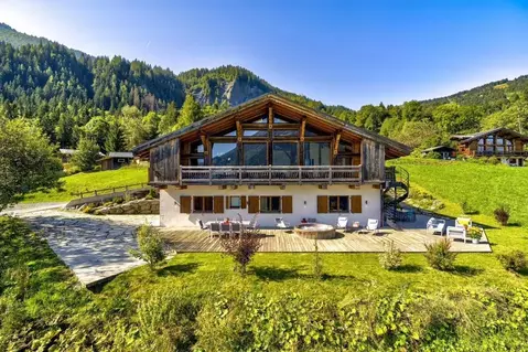 Дом в Краснодарский край, Сочи с. Эстосадок, ул. Февральская (350 м)