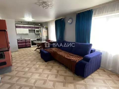 Дом в Бурятия, Иволгинский район, Сотниковское с/пос, с. Сотниково ул. ...