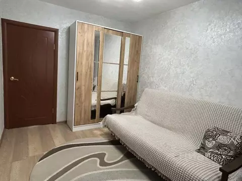 3-к кв. Омская область, Омск Городок Нефтяников мкр, ул. 4-я ...