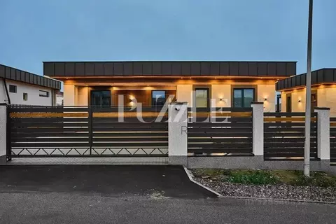 Дом в Ленинградская область, Выборгский район, Первомайское с/пос, ...