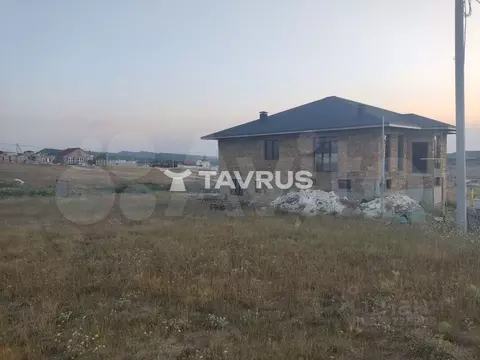 Участок в Крым, Симферопольский район, Чистенское с/пос, с. Левадки  ...