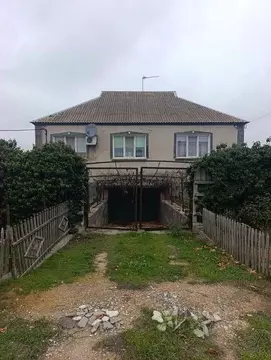 Дом в Крым, Сакский район, Ромашкинское с/пос, с. Колоски ул. ...