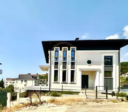 Дом в Крым, Ялта муниципальный округ, Кореиз пгт ш. Кореизское (300 м)